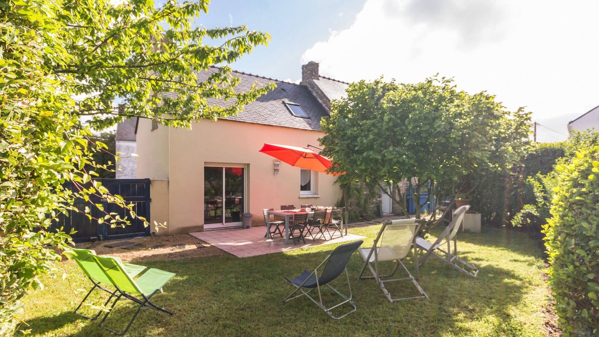 La Chapelle-des-Marais Cottage | Cozy Gîte with Garden in Parc de Brière, 25km from La Baule & Guérande