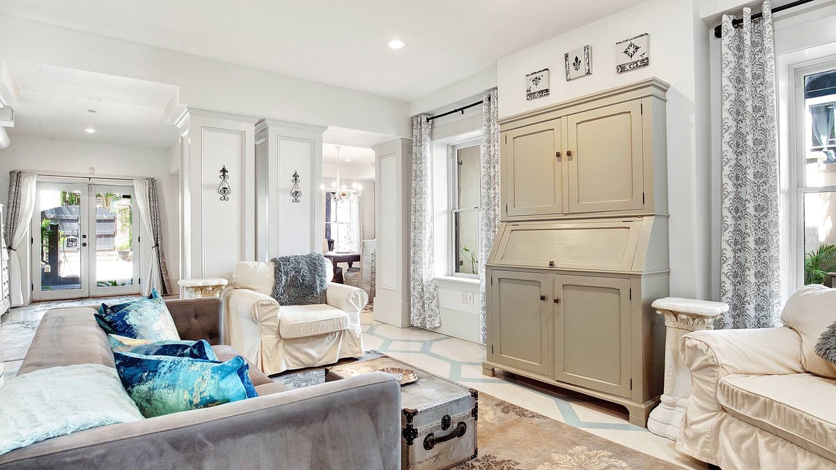 Historic Downtown Savannah Apartment | Cozy Garden Apartment | Heated Pool Access
