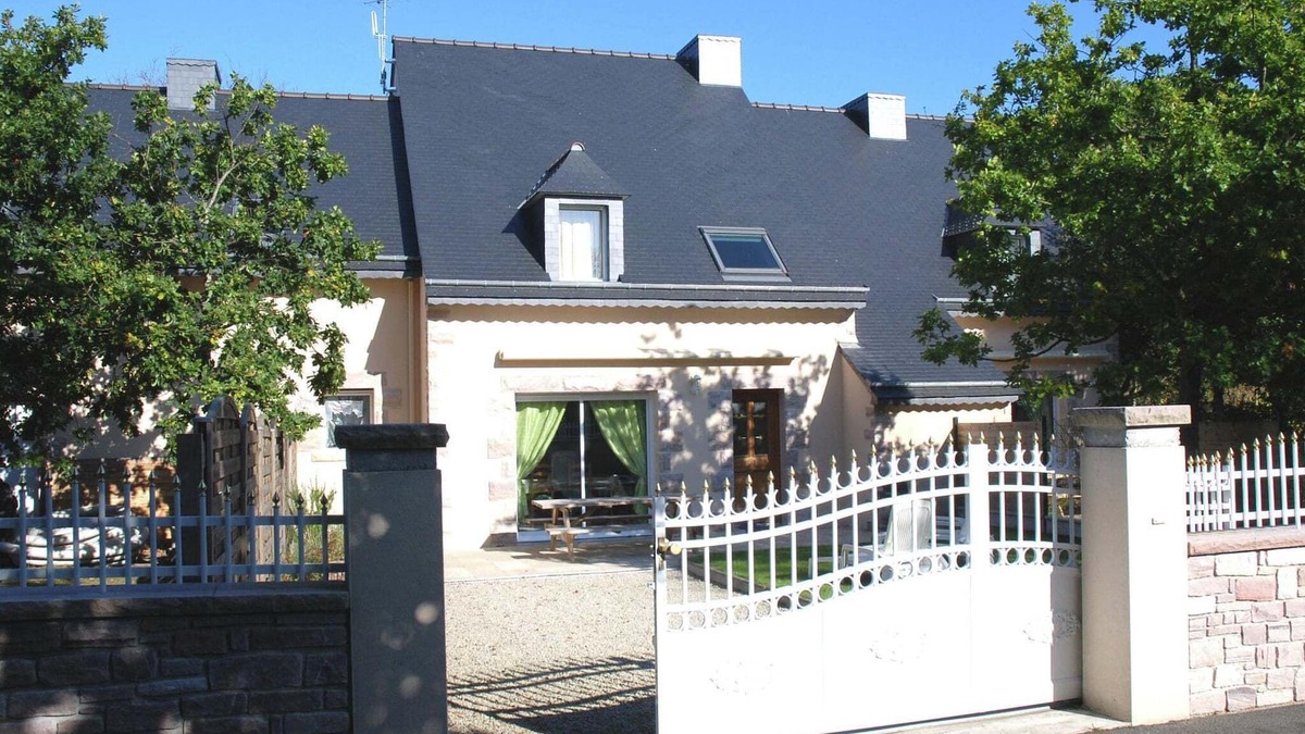 Erquy House | Cozy Garden Home in Erquy