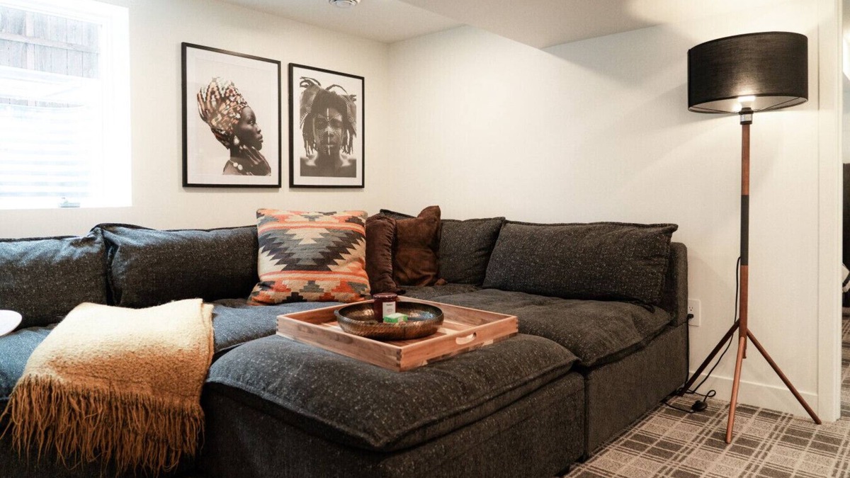Summit - University Apartment | Cozy Garden Level Suite in Historic Saint Paul Cathedral Hill
