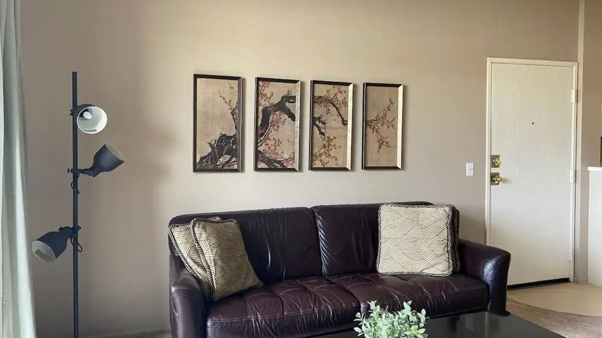 Santa Clarita Condo | Cozy gem in the heart of Santa Clarita.