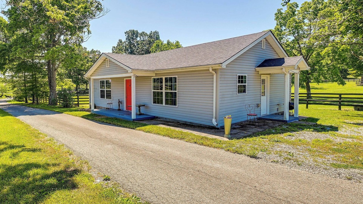 Rutland Cottage | Cozy Georgetown Cottage on a Working Horse Farm!