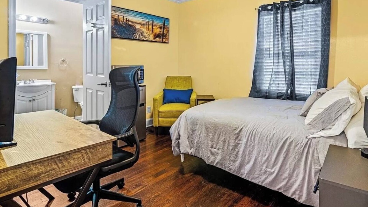 Collier Heights House | Cozy Get Away