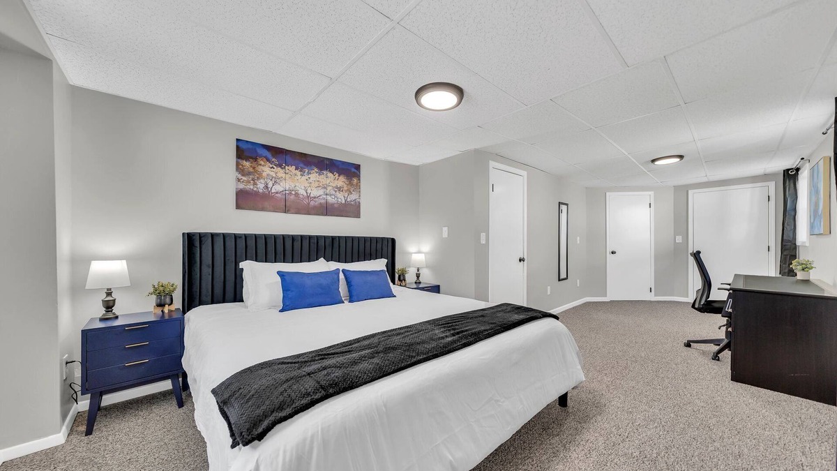Athol Springs Apartment | Cozy Getaway 3 Min to Lake l WiFi Parking Laundry