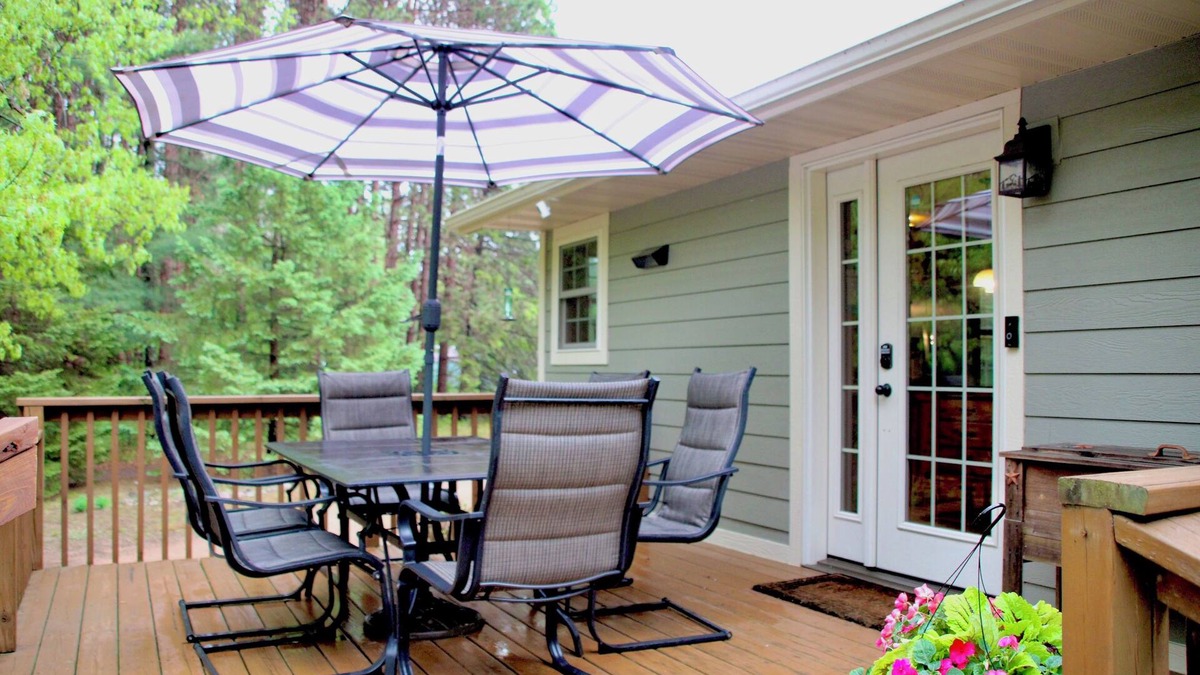 Holcombe House | Cozy Getaway:3BR, clean, Stargazing, Nearby Trails & Live Music, Adventure Await
