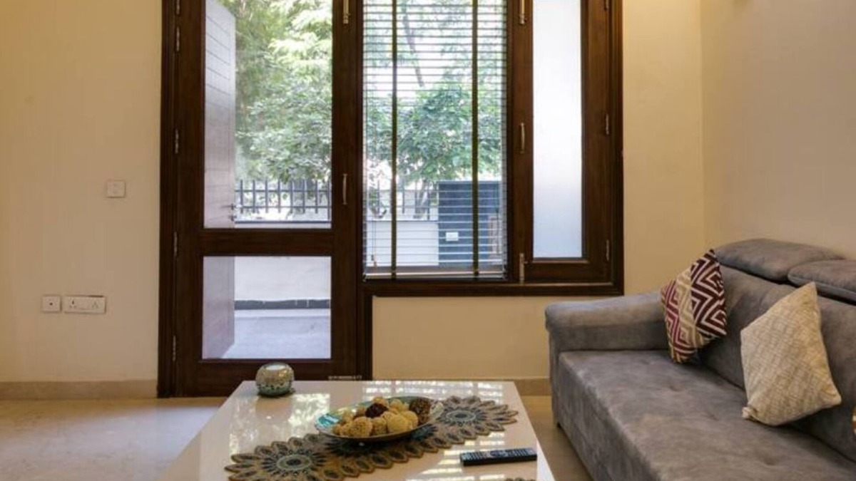 DLF City House | Cozy Getaway: Clean and modern