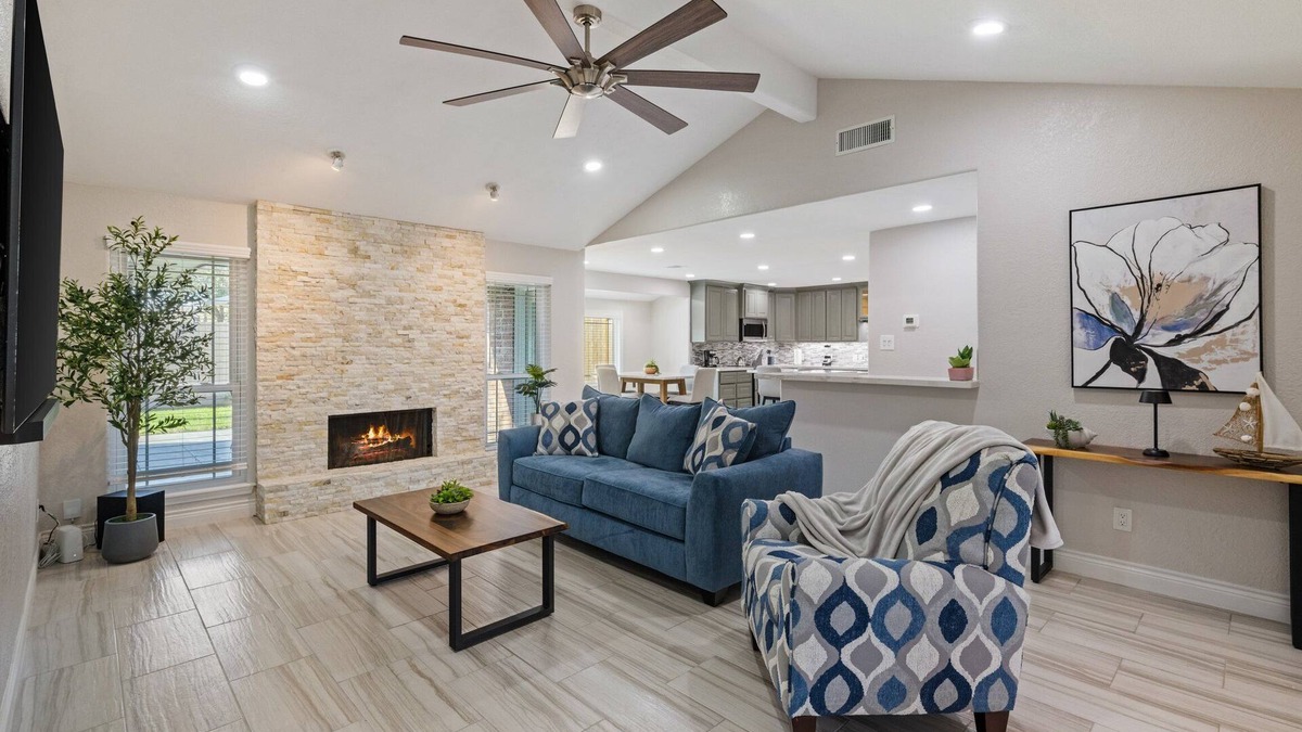 South Side House | Cozy Getaway Close to Beach