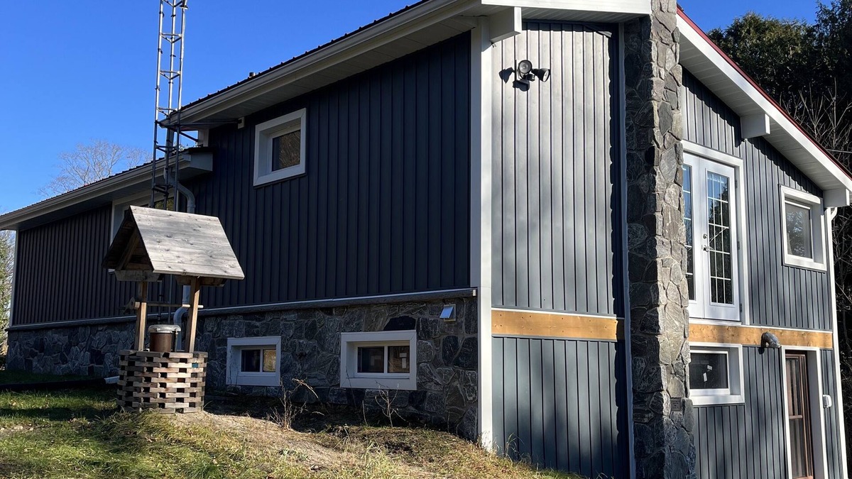 Central Frontenac Cottage | Cozy Getaway! Fully Renovated Winterized cottage with access to lake.