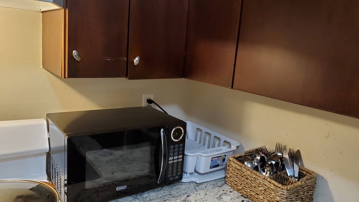 Matawan Condo | cozy getaway in New Jersey