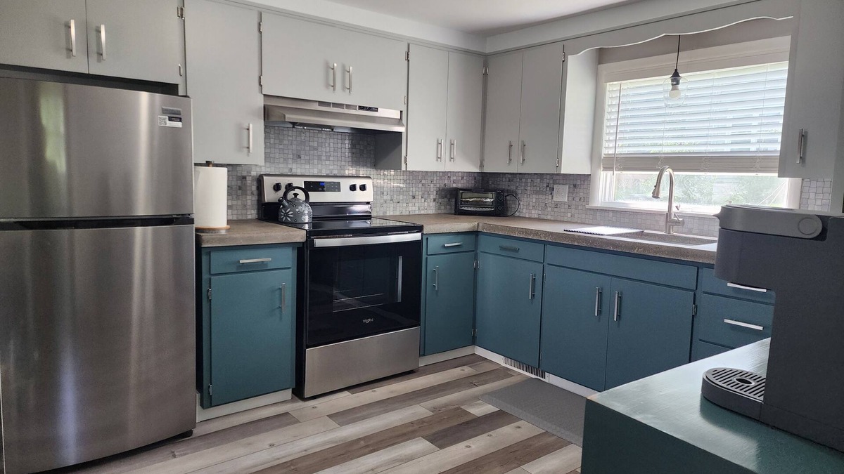 Houghton House | Cozy getaway mins from Michigan Tech, Ski & Snowmobile trails & Lake Superior