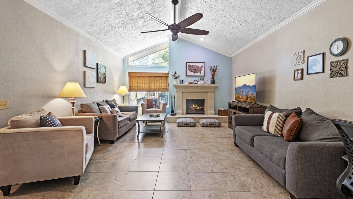 Houston House | Cozy Getaway near IAH Airport