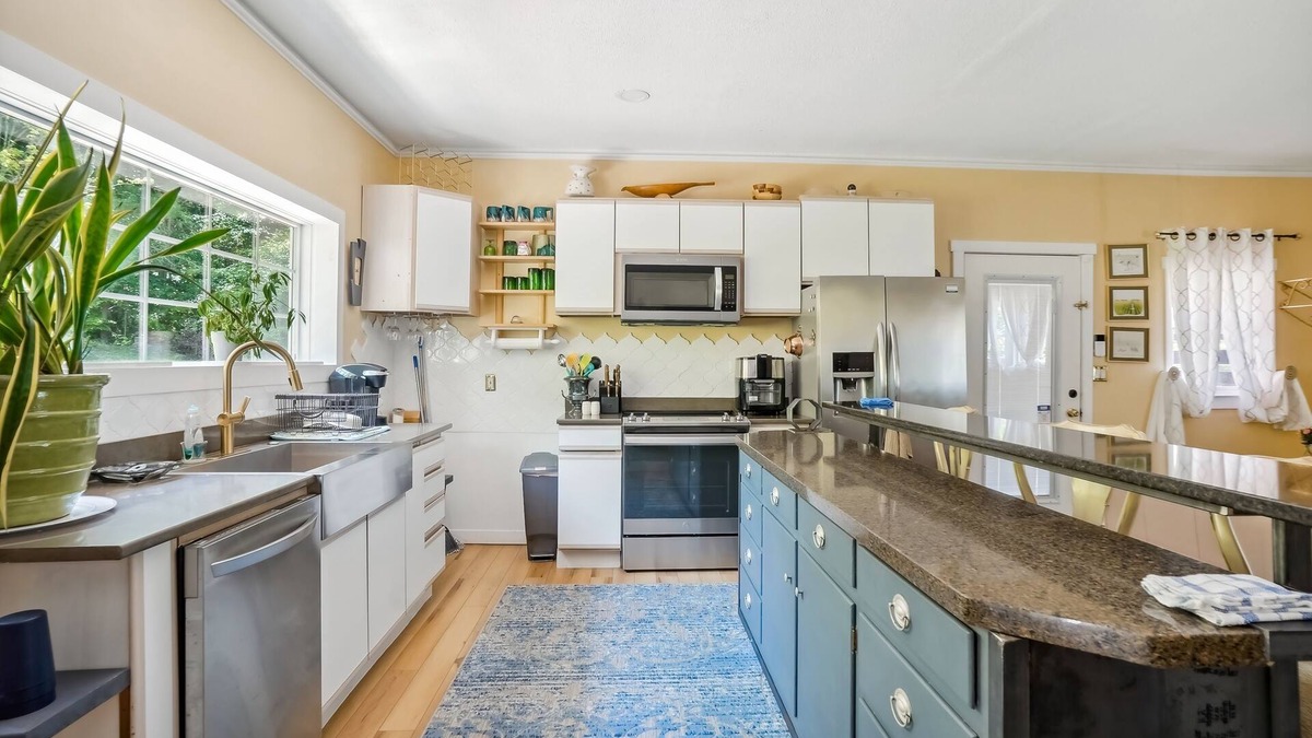 Morganton Cabin | Cozy getaway with deck, mountain views & hiking trails