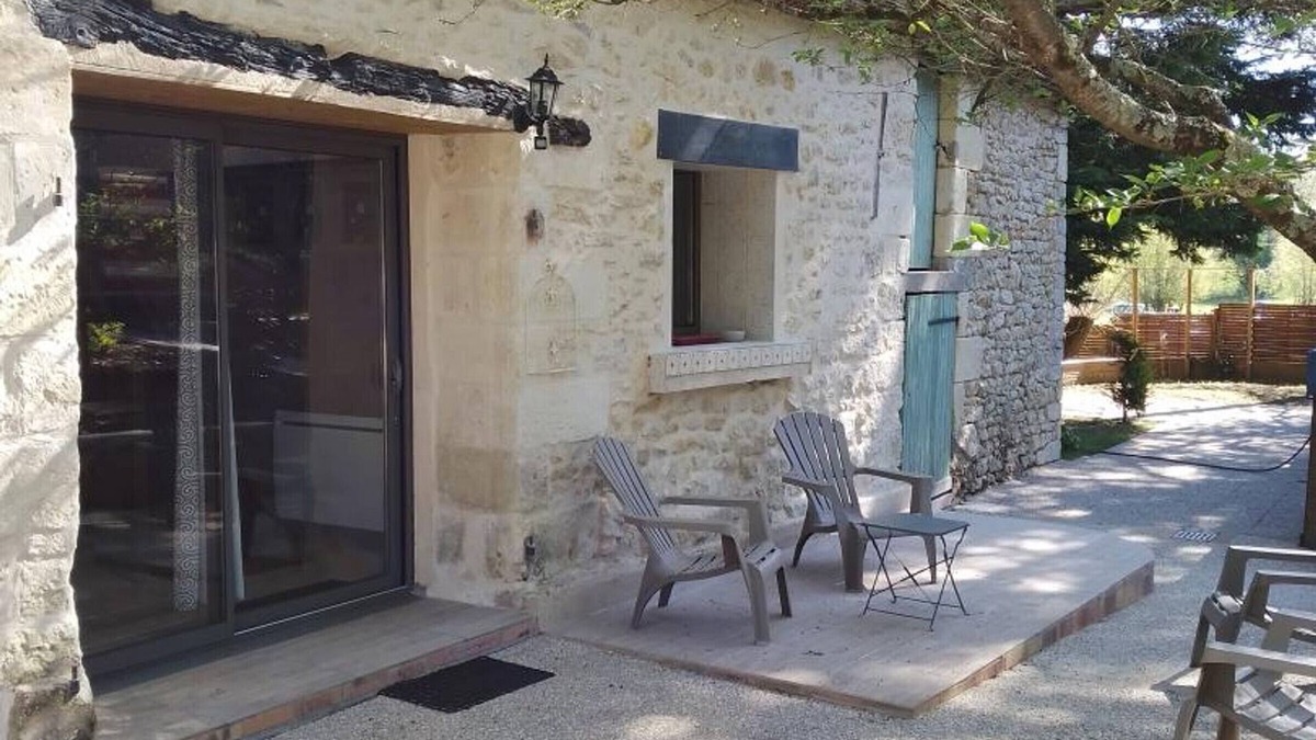Faverolles-sur-Cher Cottage | Cozy Gite with Private Heated Pool near Beauval Zoo and Chenonceau Castle