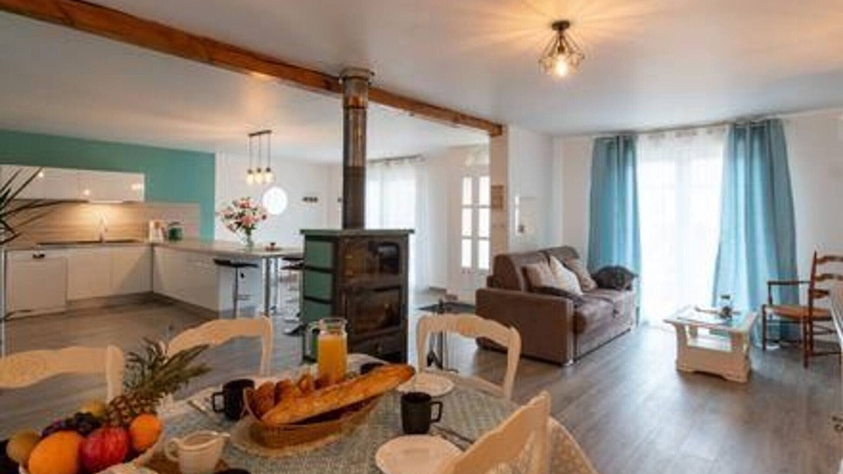Venisey Cottage | Cozy gîte with garden, fireplace and playground in Venisey