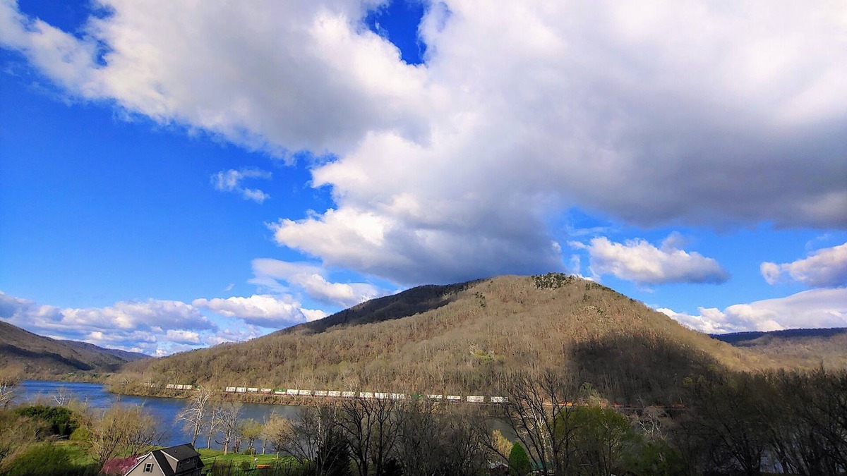 New River House | Cozy Glamping on the New River