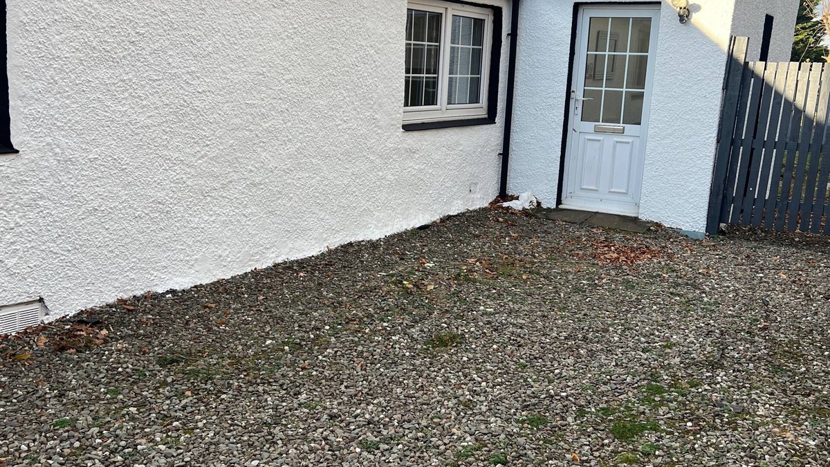 Longcroft Cottage | Cozy Gogarstone Cottage in Newbridge