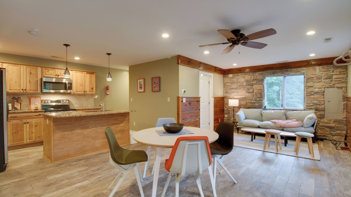 Goode Cabin | Cozy Goode Cabin w/Deck ~ 17 Mi to Lynchburg