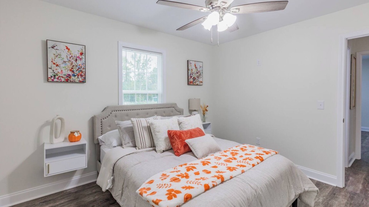 Dalton Apartment | Cozy Gray House - Spacious , Safe & Perfect for Families.