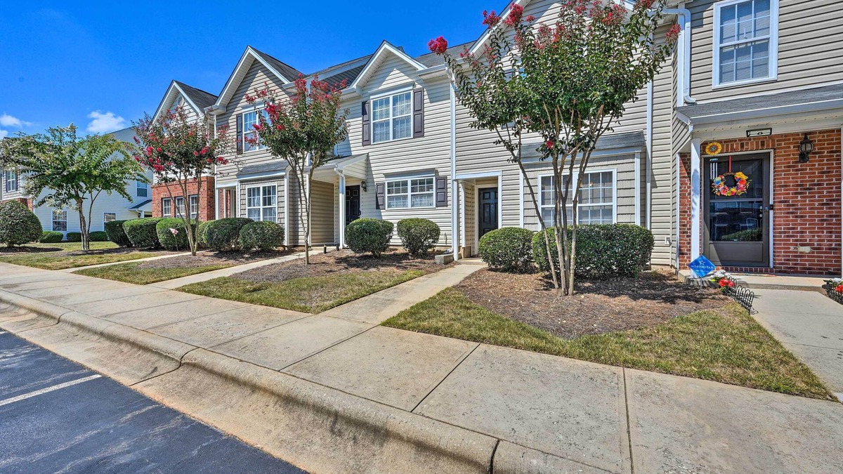 Greensboro House | Cozy Greensboro Townhome ~ 7 Mi to UNC Campus