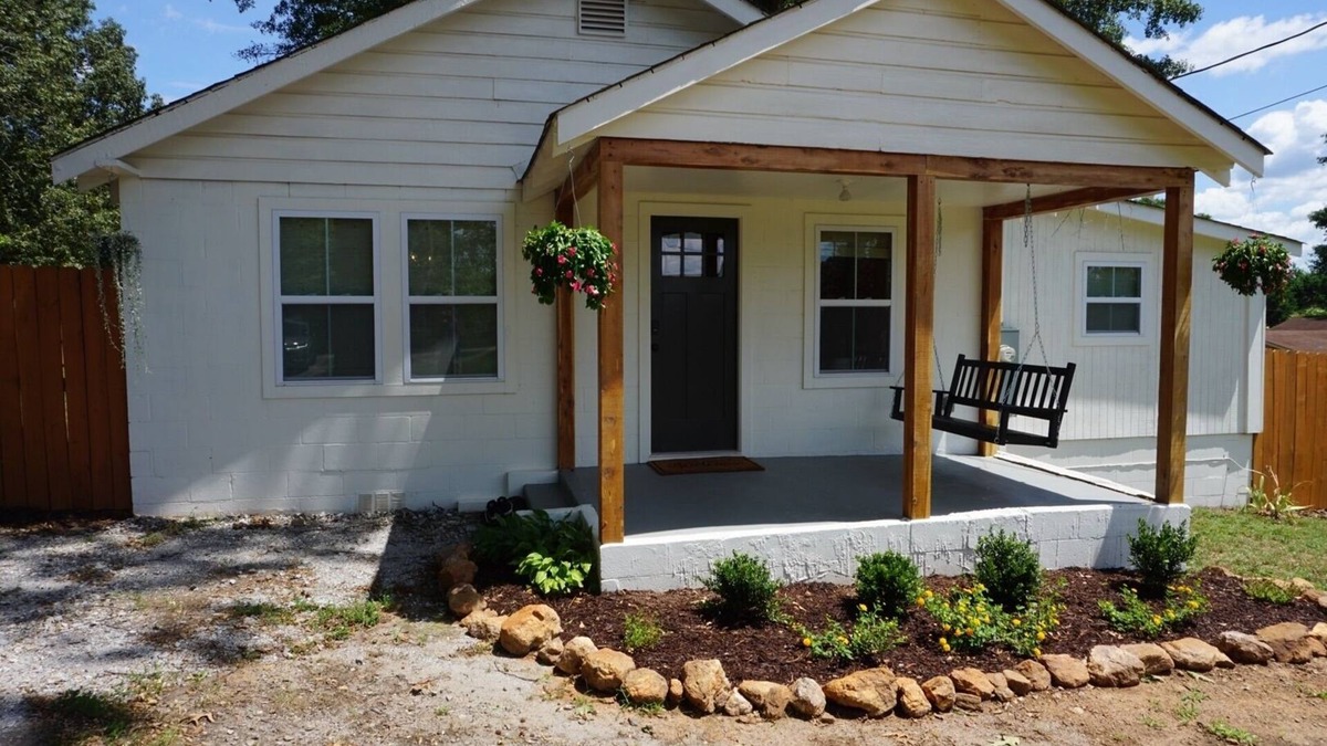 Conestee House | Cozy Greenville Cottage. Close to downtown! Pet friendly!