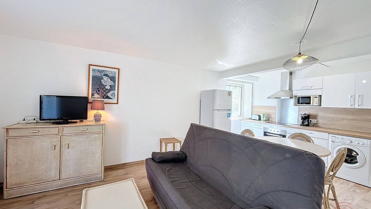 Lamalou-les-Bains Apartment | Cozy Ground Floor Apt with Terrace, Near Town Center & Thermal Baths, Pet-Friendly, Free WiFi