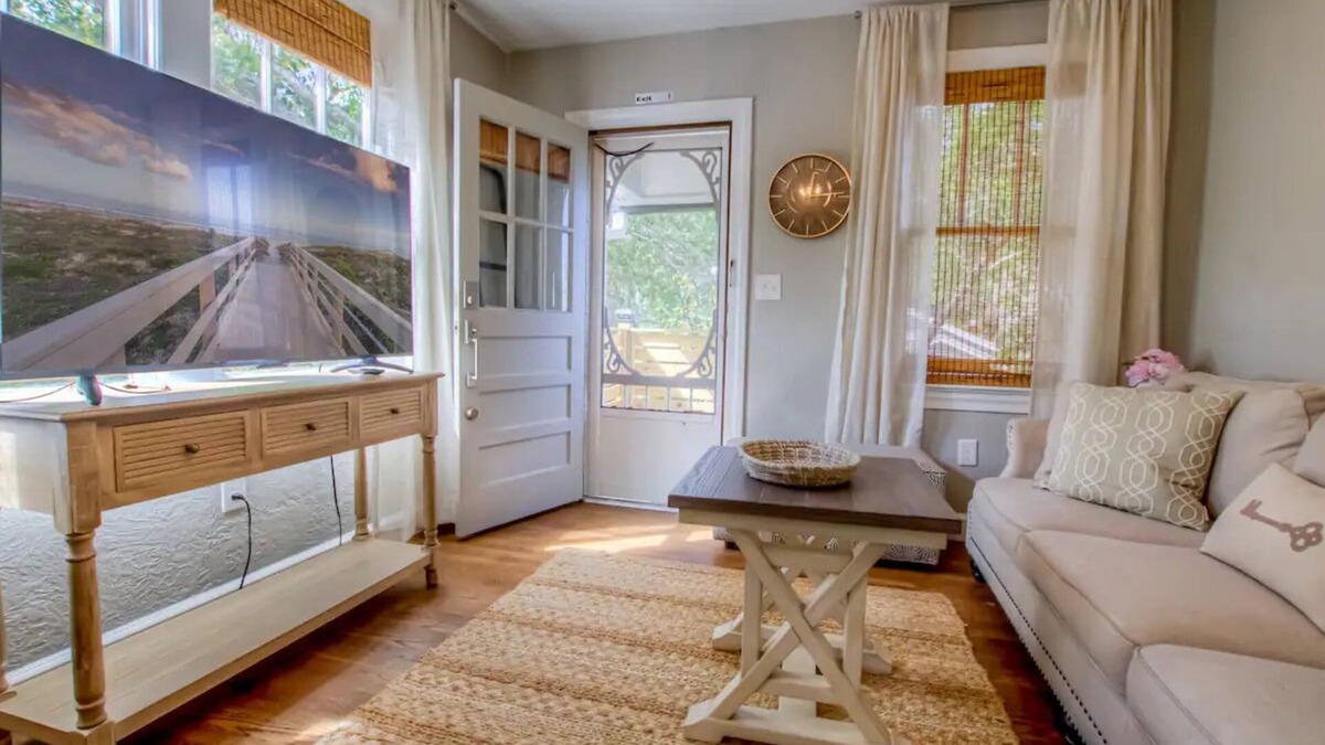 Downtown Historic District Apartment | Cozy Guest Apartment in the ♥️ of Historic St Aug with Free Parking