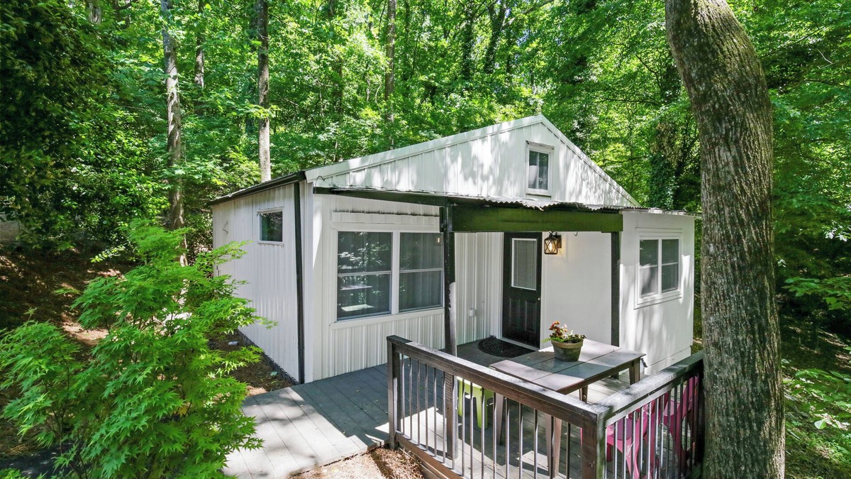 Atlanta Cabin | Cozy Guest House cabin style with 1 bedroom King Bed, Private Walking Trails