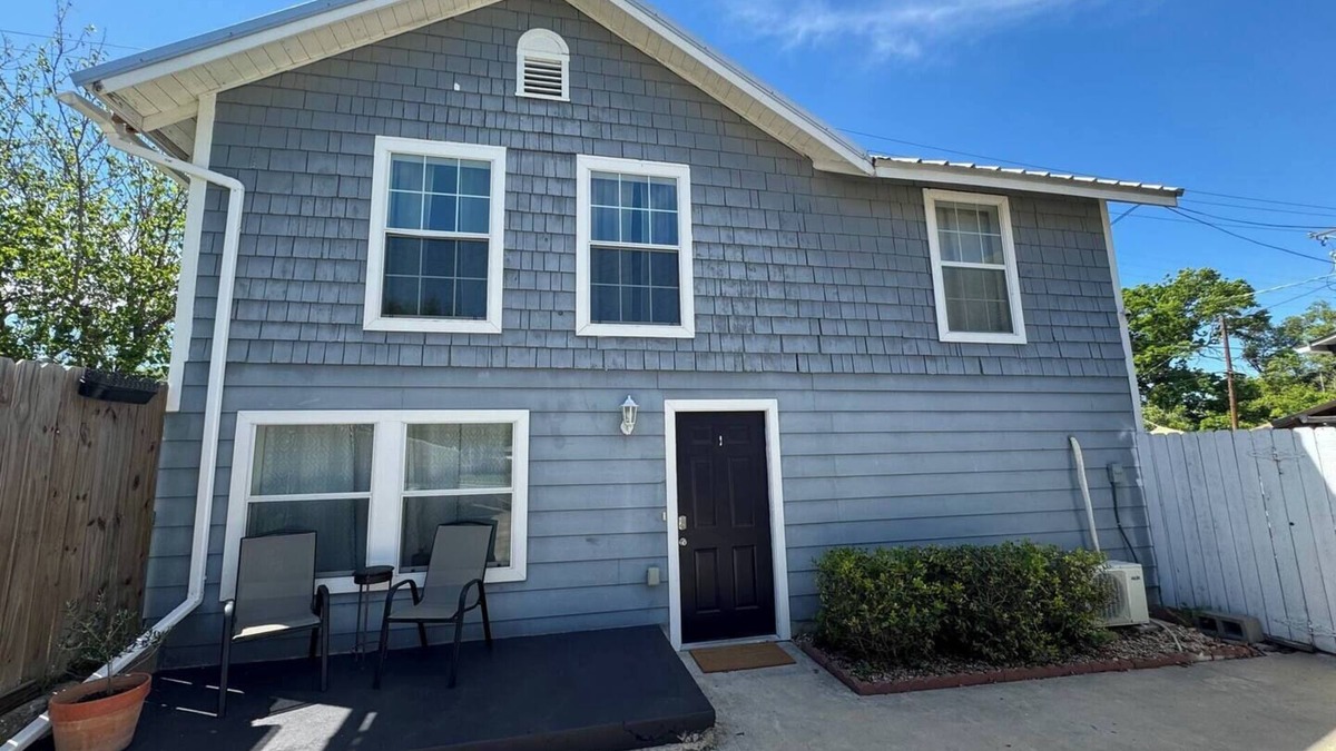 Temple House | Cozy guest house in the heart of Temple! Close to everything. Pet-friendly.