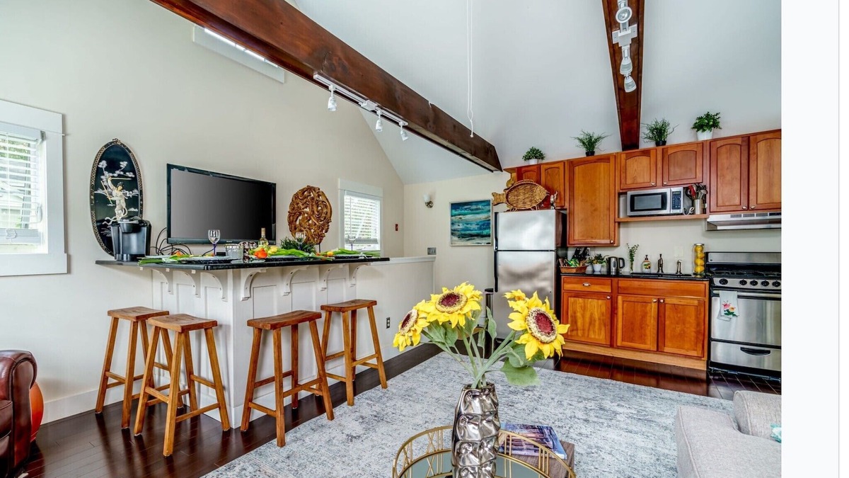 Bellevue Avenue Historic District House | Cozy guest house Located in the historical Bellevue Avenue