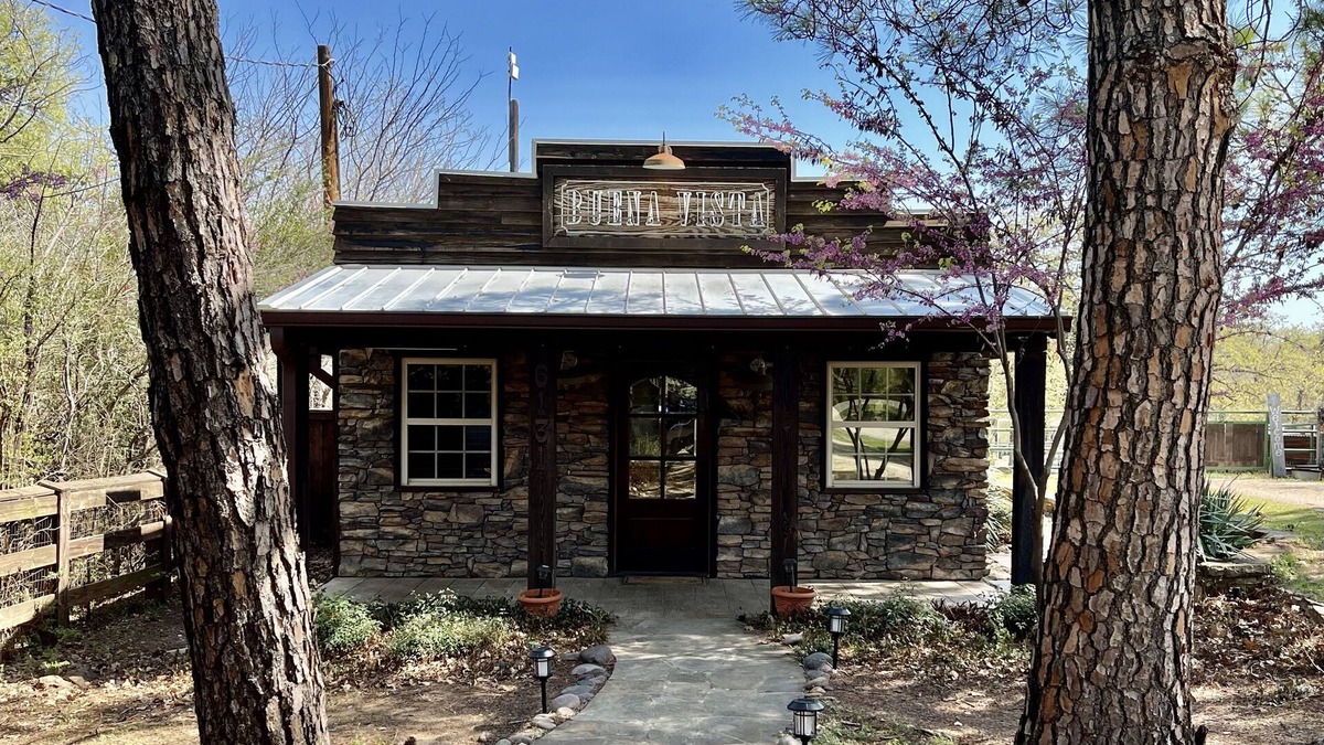 Argyle House | Cozy Guest House with Plunge Pool and Outdoor Kitchen!