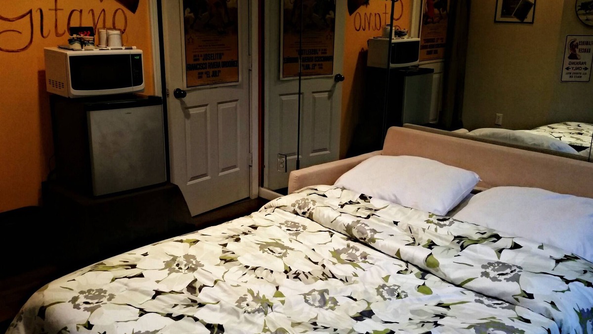Virginia Highland House | Cozy guest room in fabulous Virginia Highland!