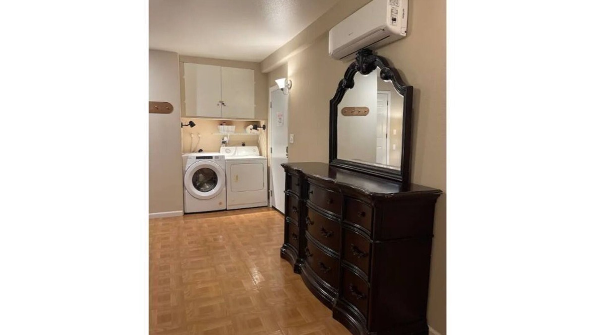 Midway Apartment | Cozy Guest Suite, your bridge to SD adventures.