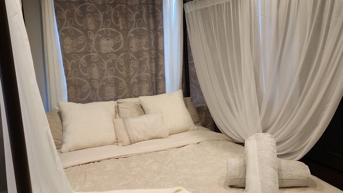Colonia Bed & Breakfast | Cozy Guest Unit ideal for couples looking to Relax.