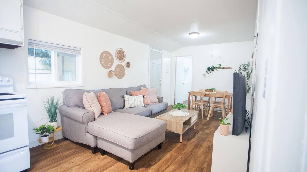 Bethel-Danebo House | Cozy Guesthouse Close to Parks, 20 min to U of O , 8 min to Airport