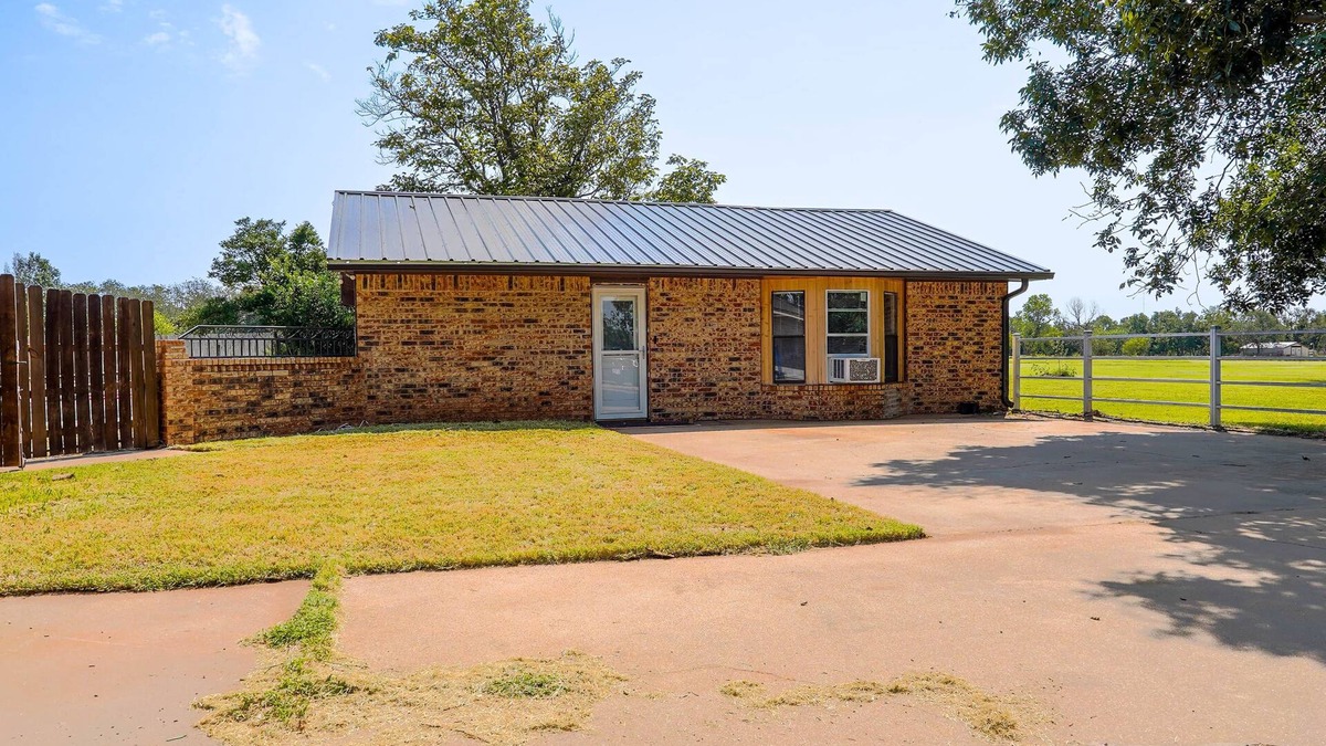 Kamay Other | Cozy Guesthouse Retreat with Private Yard and Pool, Horse & Pet Friendly