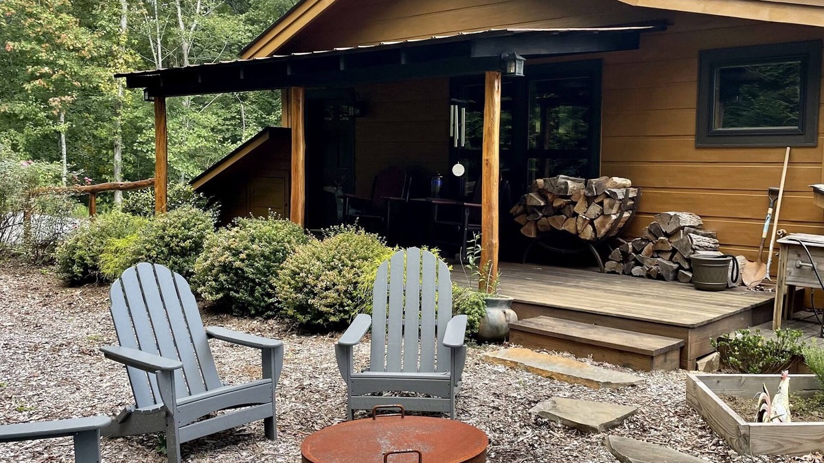Clayton Cabin | Cozy guesthouse with beautiful Mountain View near the Tallulah River.