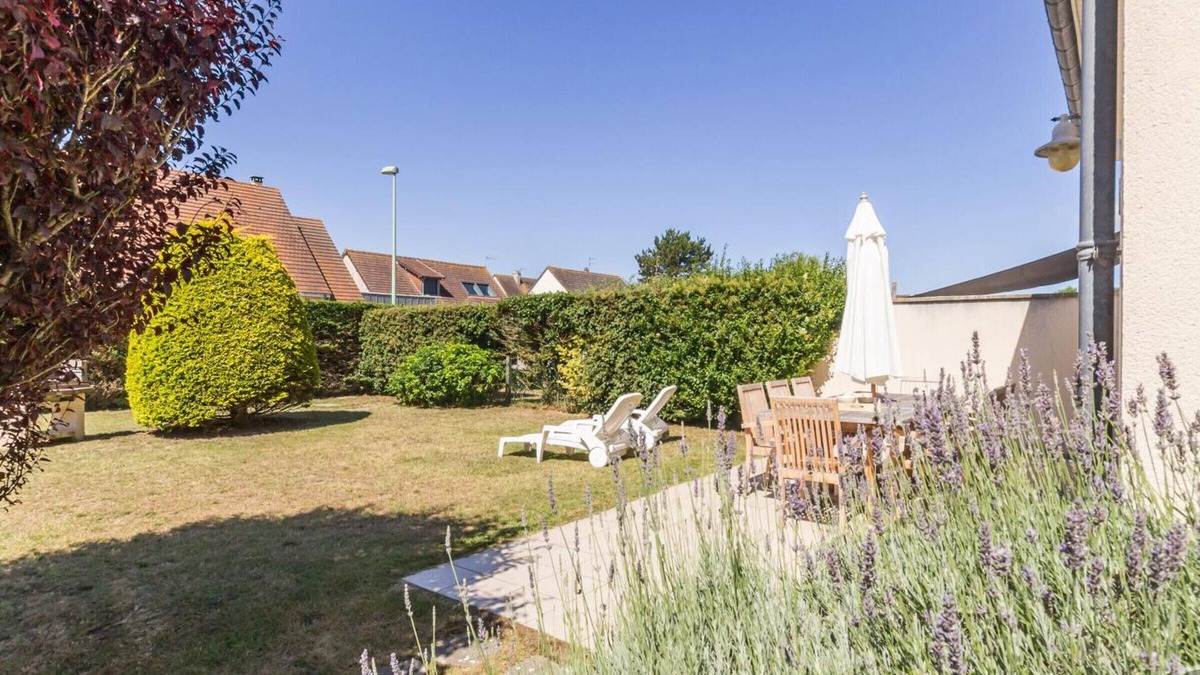 Saint-Jean-de-la-Riviere Cottage | Cozy house near the beach, private garden, parking included