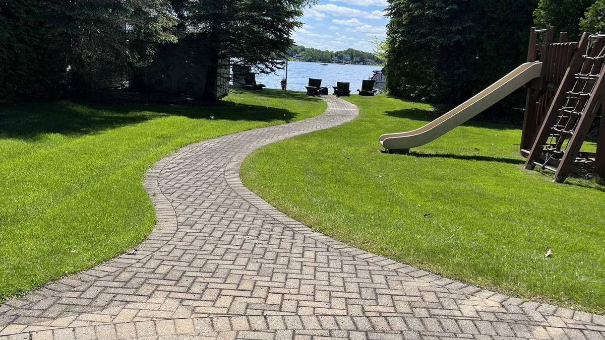 West Bloomfield House | Cozy home with direct lake view