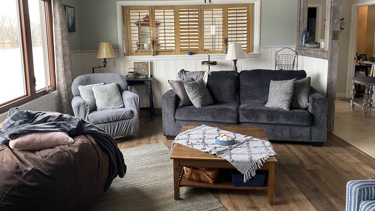 Holcomb House | Cozy Happy RiverHouse with panoramic views of the Rock River