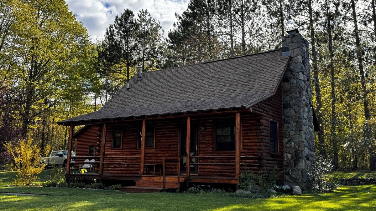 Harbor Springs Cabin | Cozy Harbor Springs cabin meticulously maintained on 4 acres.