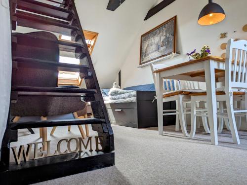 Kastrup Apartment | Cozy Haven - Bright small rooms, easy public transport