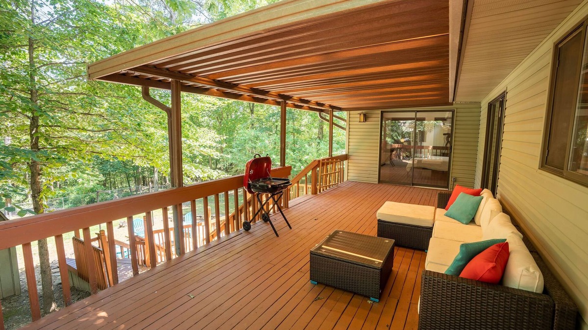 Fairfield Bay House | Cozy* Hideaway at Fairfield Bay- enjoy this cozy home with great outdoor space