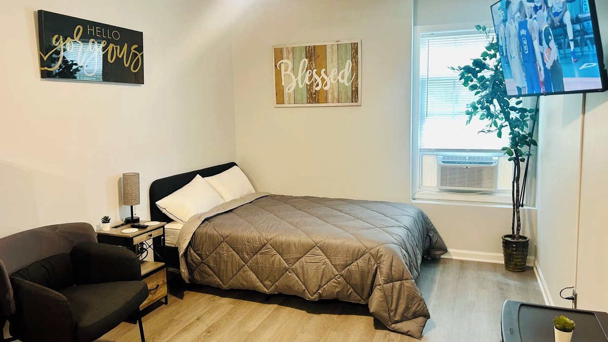 Cliftondale Apartment | Cozy Hideaway Studio 12 minutes from ATL airport for your quick Getaway or more!