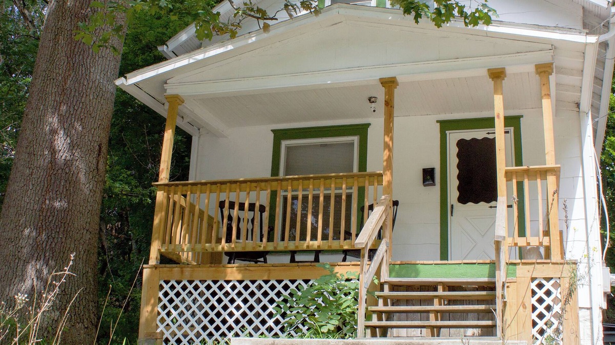 Elizabeth Park Valley House | Cozy Hillside home, designed for both comfort and durability. Pets Welcome