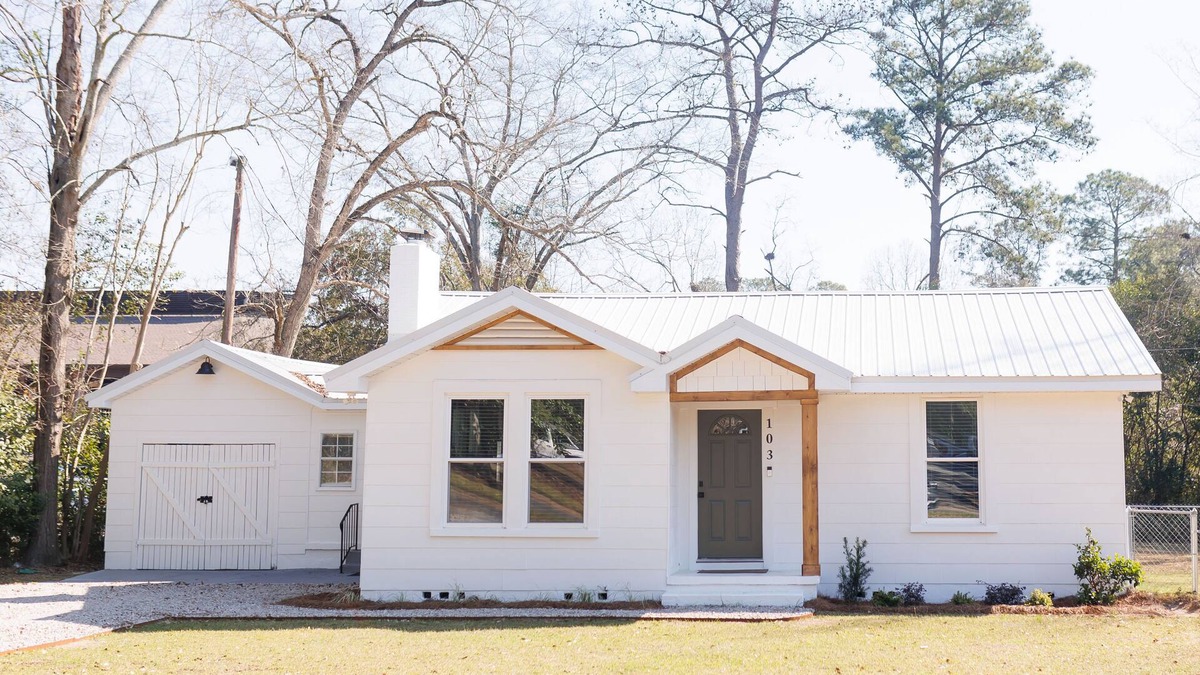 Dothan House | Cozy Historic District Cottage