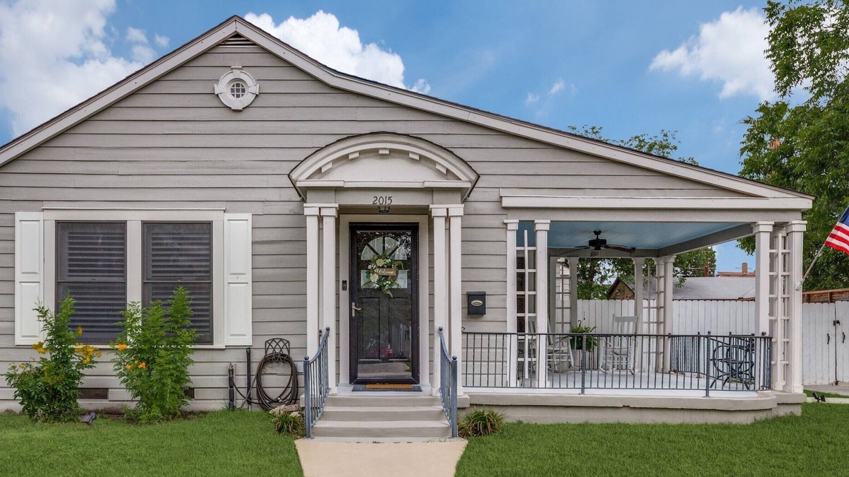 Jefferson House | Cozy Historic Hideaway - a beautifully restored 100+ year-old home.