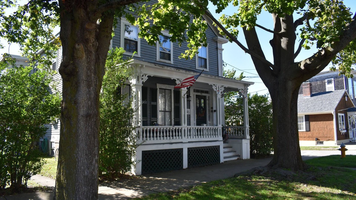 Bristol Apartment | Cozy, historic home, 1 BR located 2 blocks from downtown Bristol RI