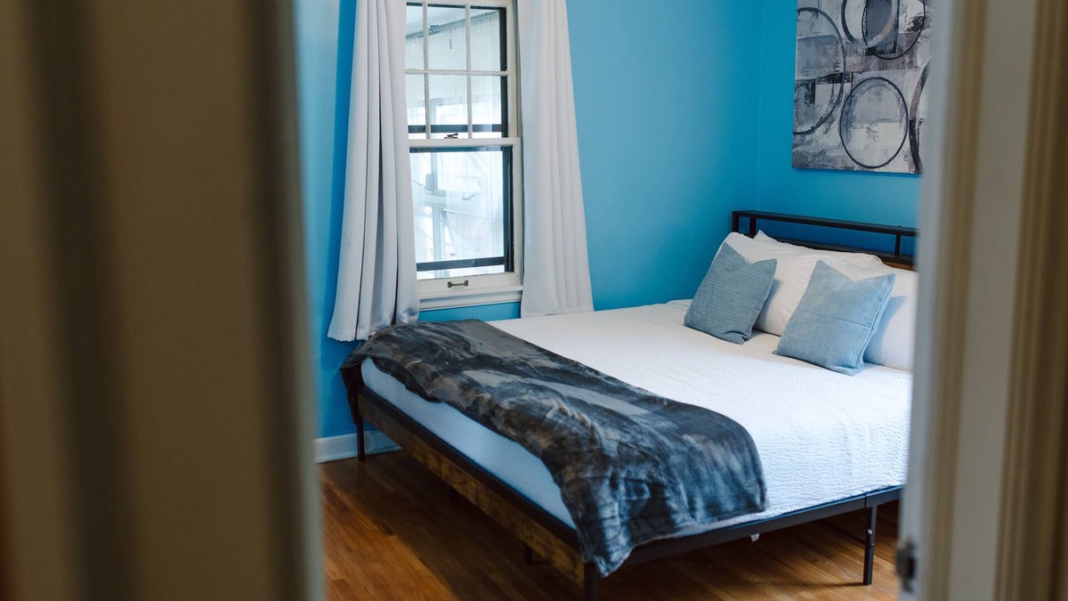 Nokomis House | Cozy Historic Home. King Beds. Keyless Entry. Free W/D.