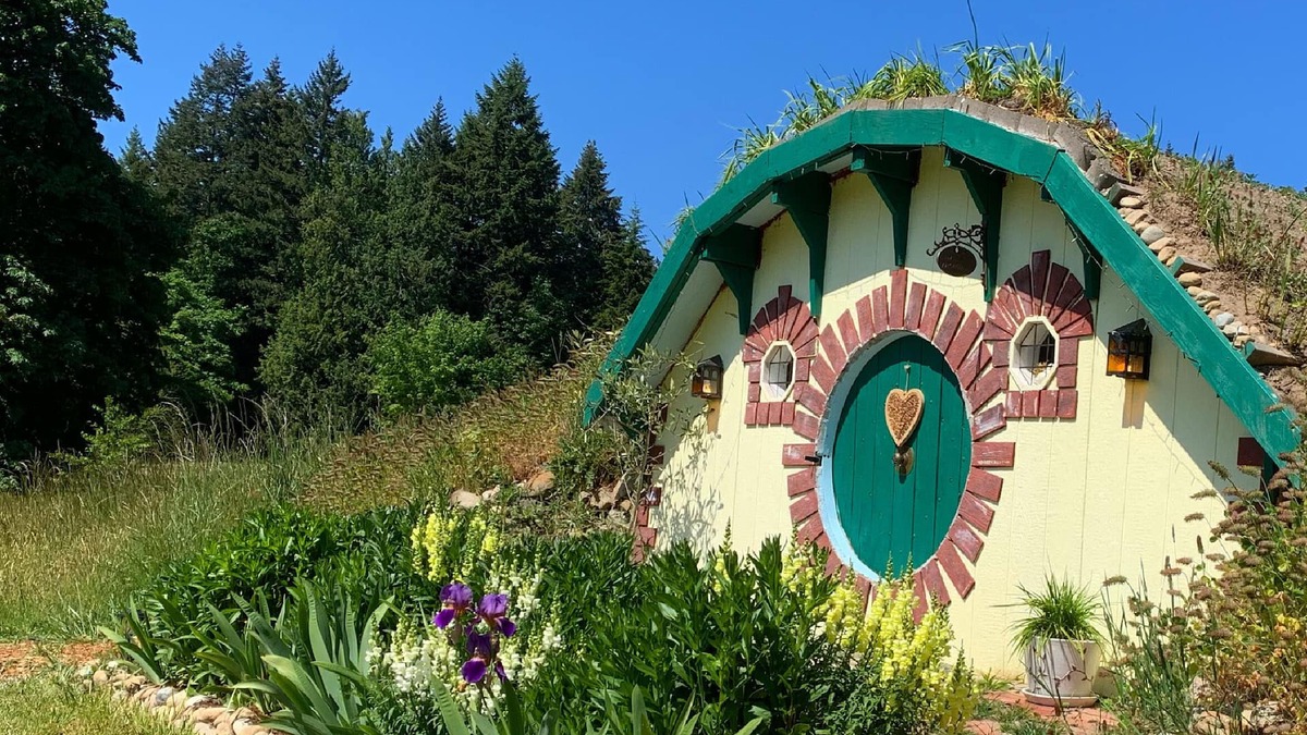 Rollingbay House | Cozy Hobbit House on Bainbridge island!