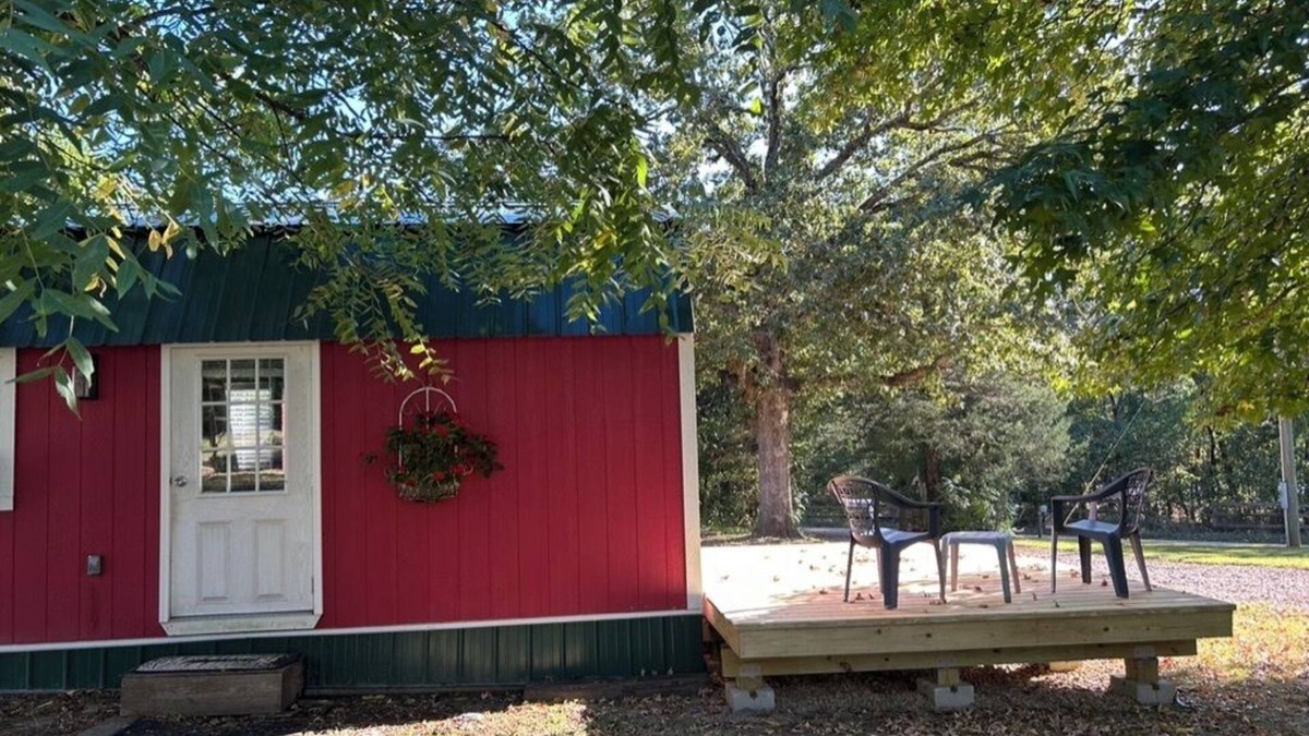 Silva Cabin | Cozy hobby farm cabin under the stars!